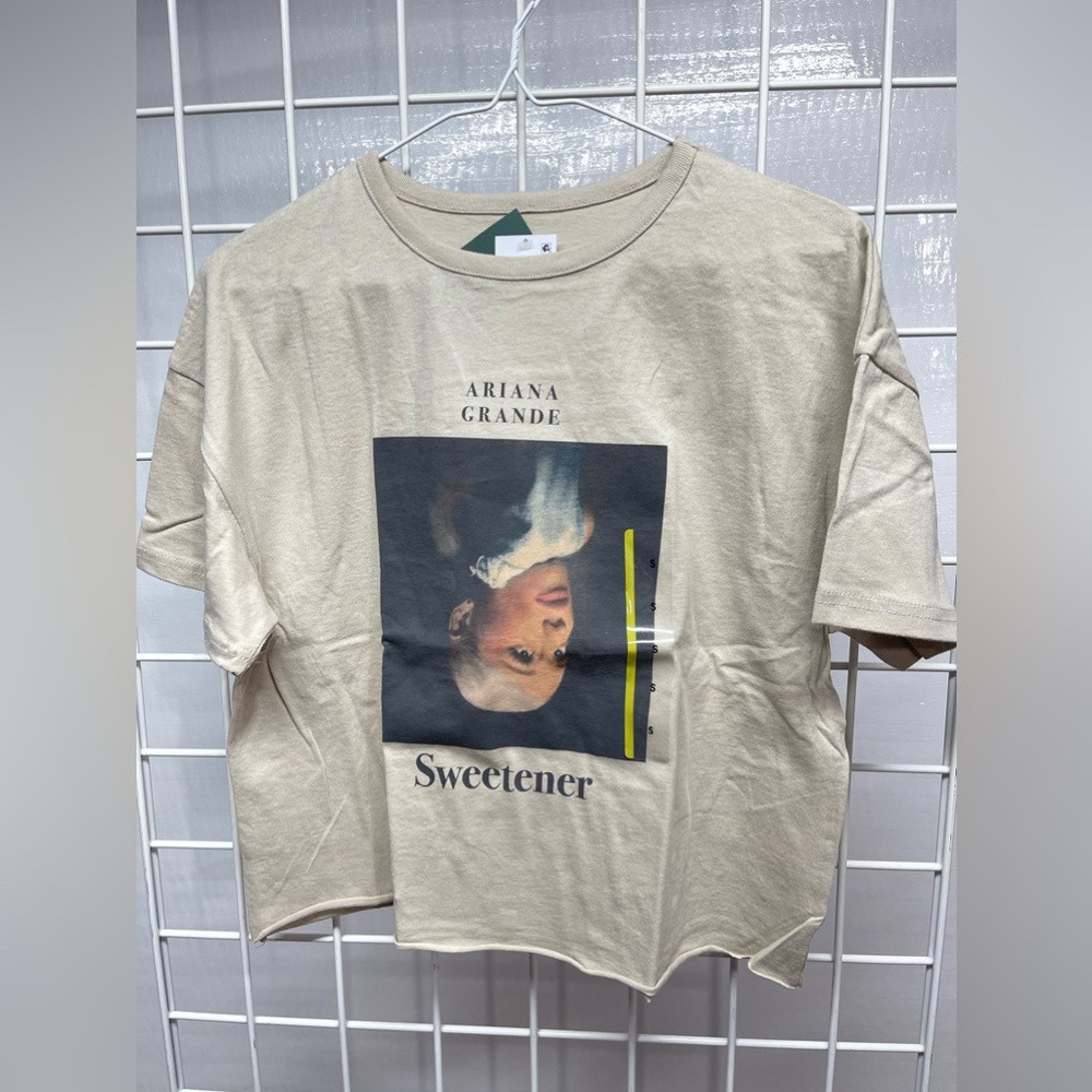 Women’s Ariana Grande top
